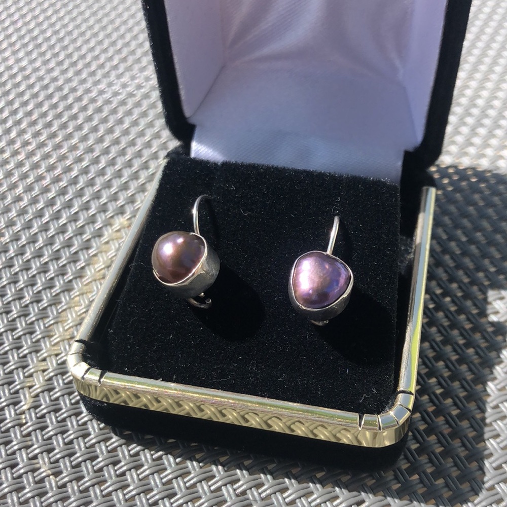 Genuine black pearl earrings set in 925 sterling silver